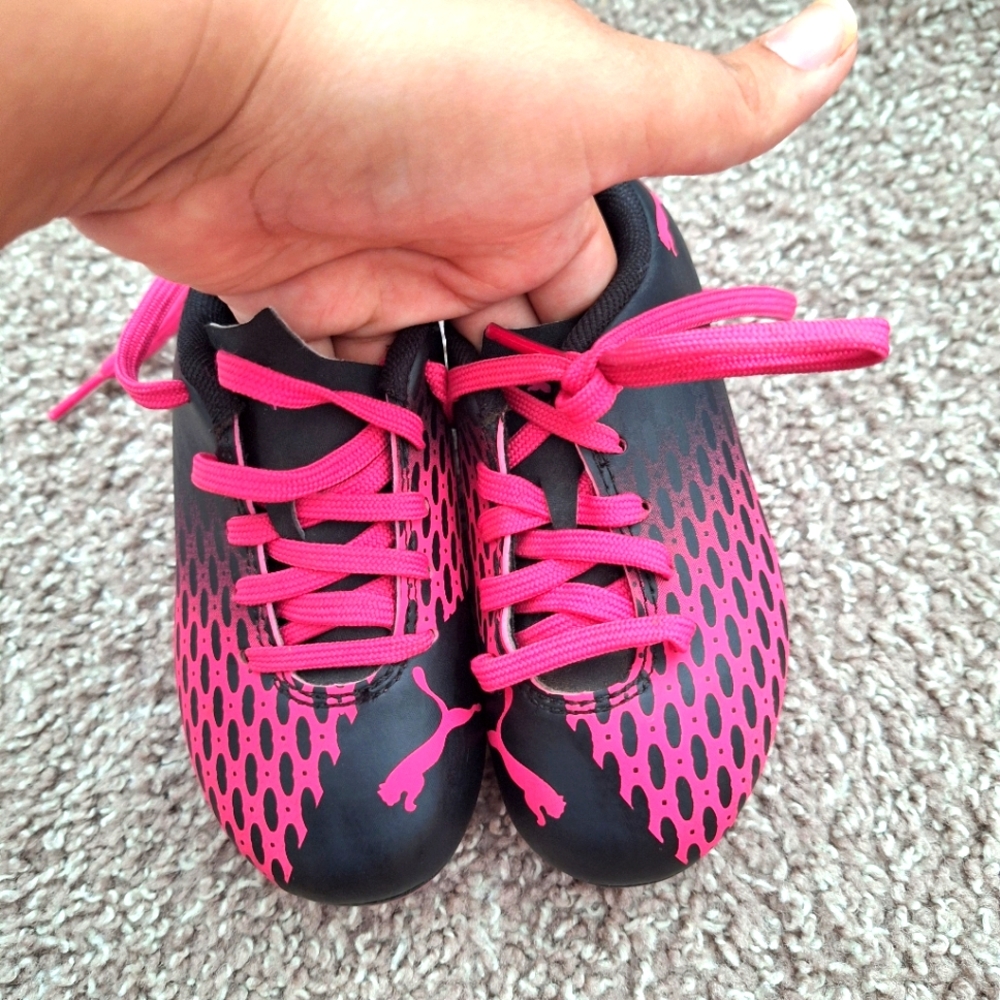 soccer cleats for girls